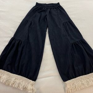 L&b DARK WASH ELASTIC WAISTED FLARE JEANS WITH BEIGE BOHO TRIM NWOT -NEW ITEM!